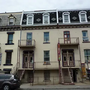 ** Hotel Econohotel Montreal Canada